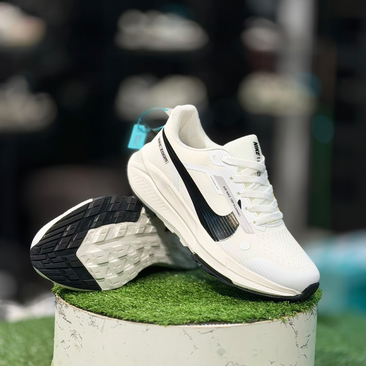 Nike Vomero 18 Full White