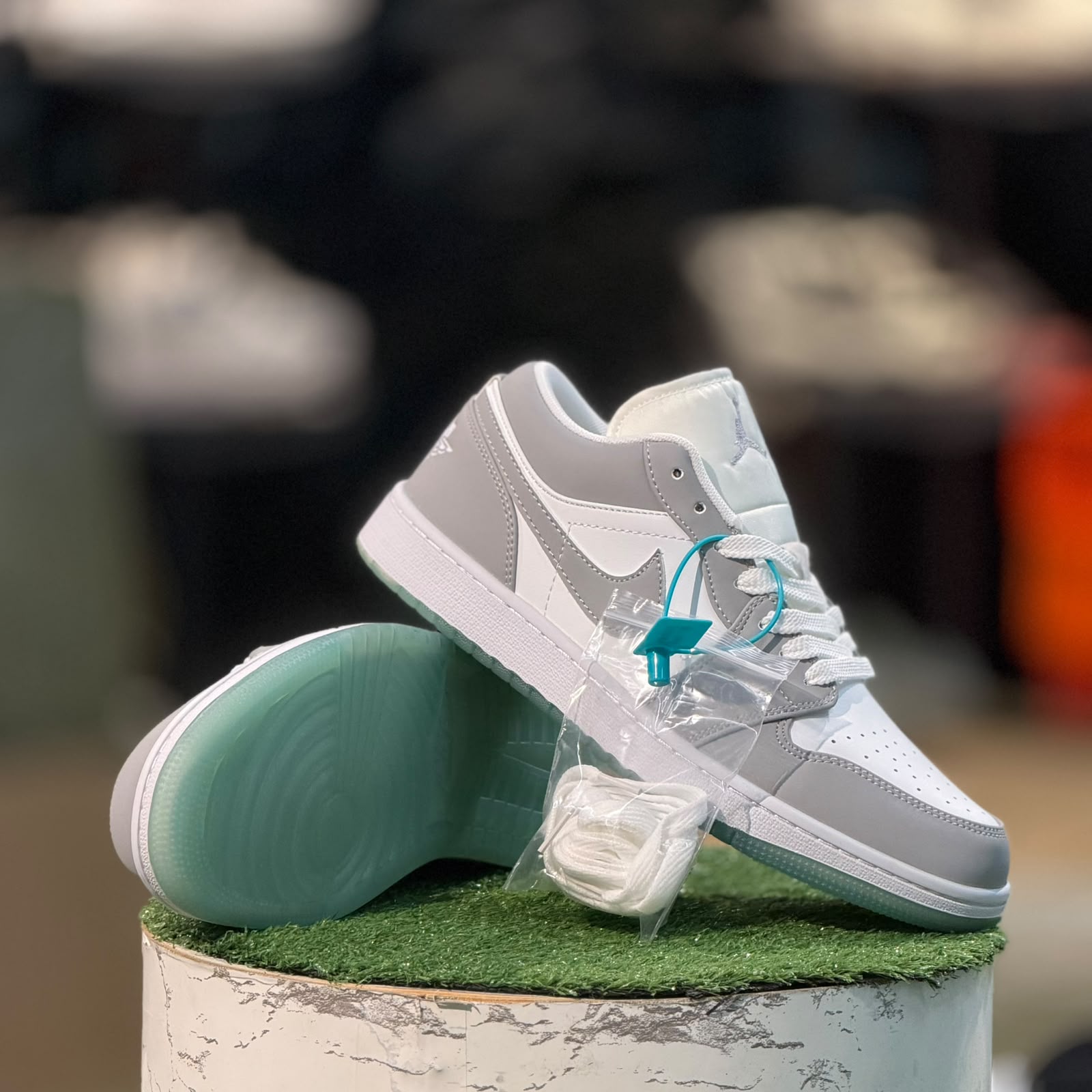 Air Jordan 1 Low White Wolf Grey