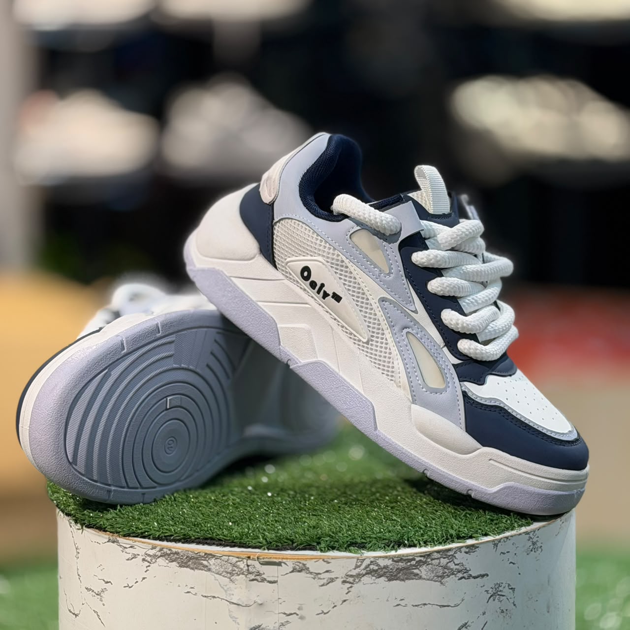 Fashion Chunky Ogiy White N Navy Blue