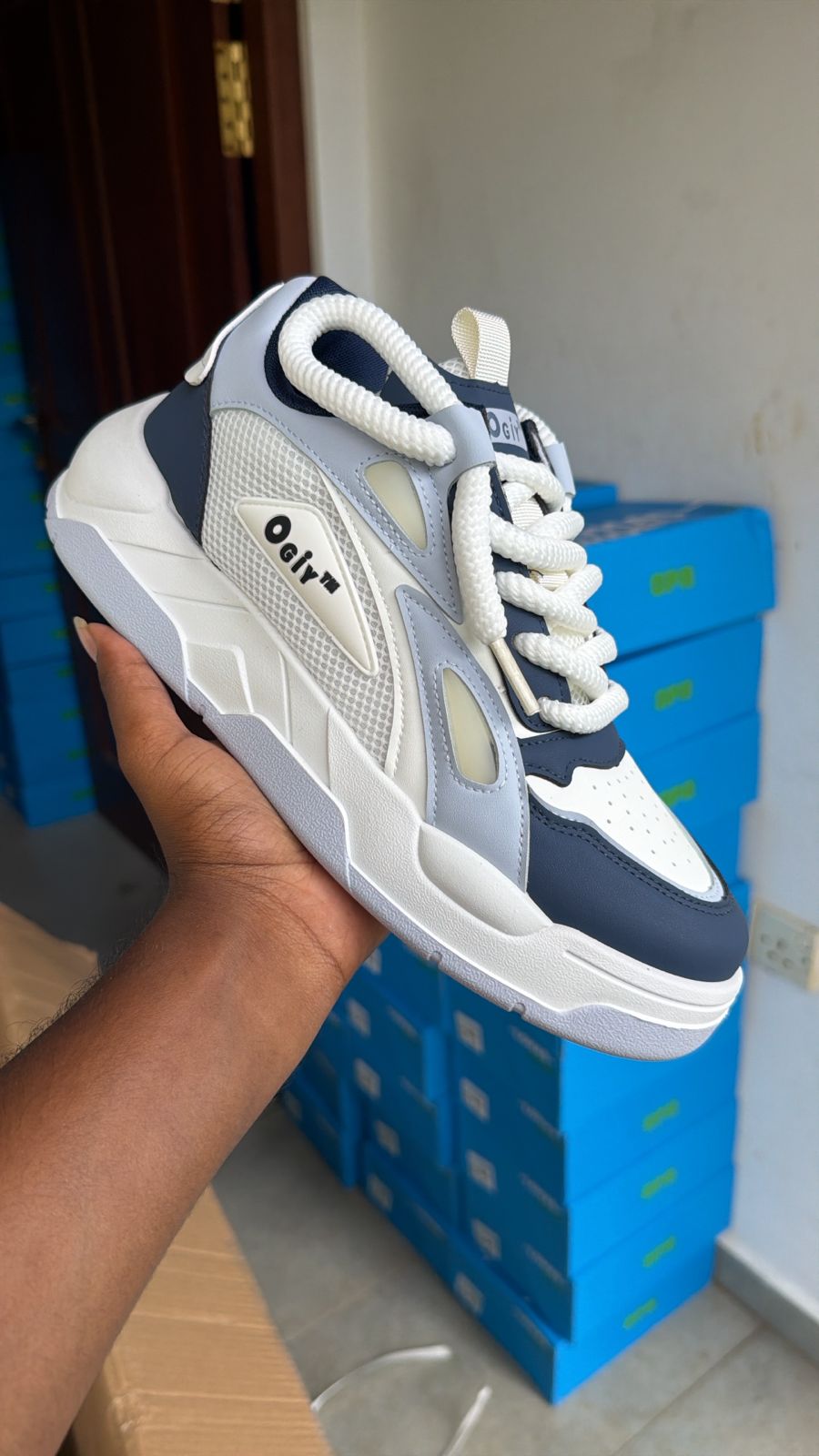 Fashion Chunky Ogiy White N Navy Blue