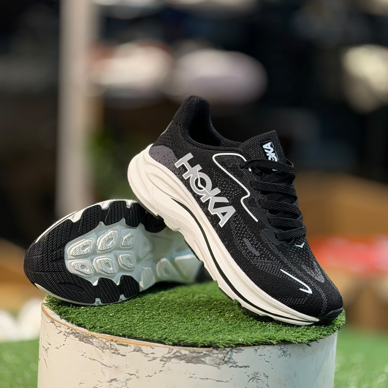 Hoka Clifton 10 Black N White