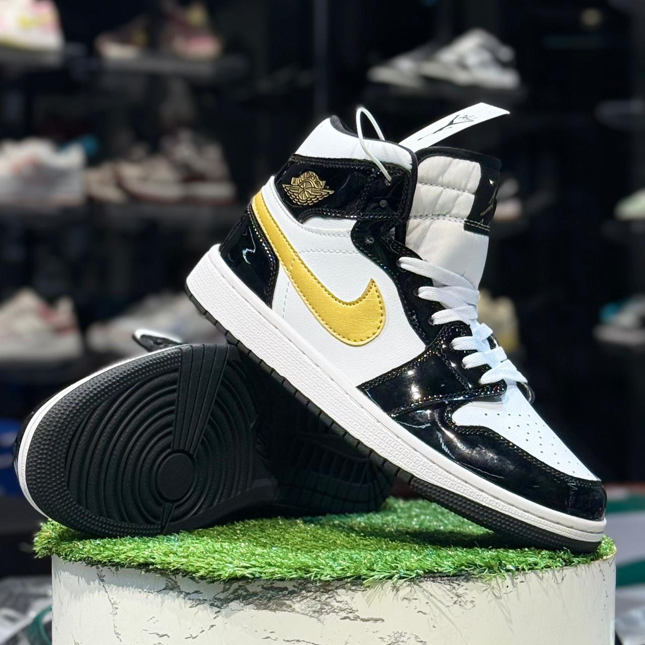 Jordan 1 High Top Black Metallic Gold