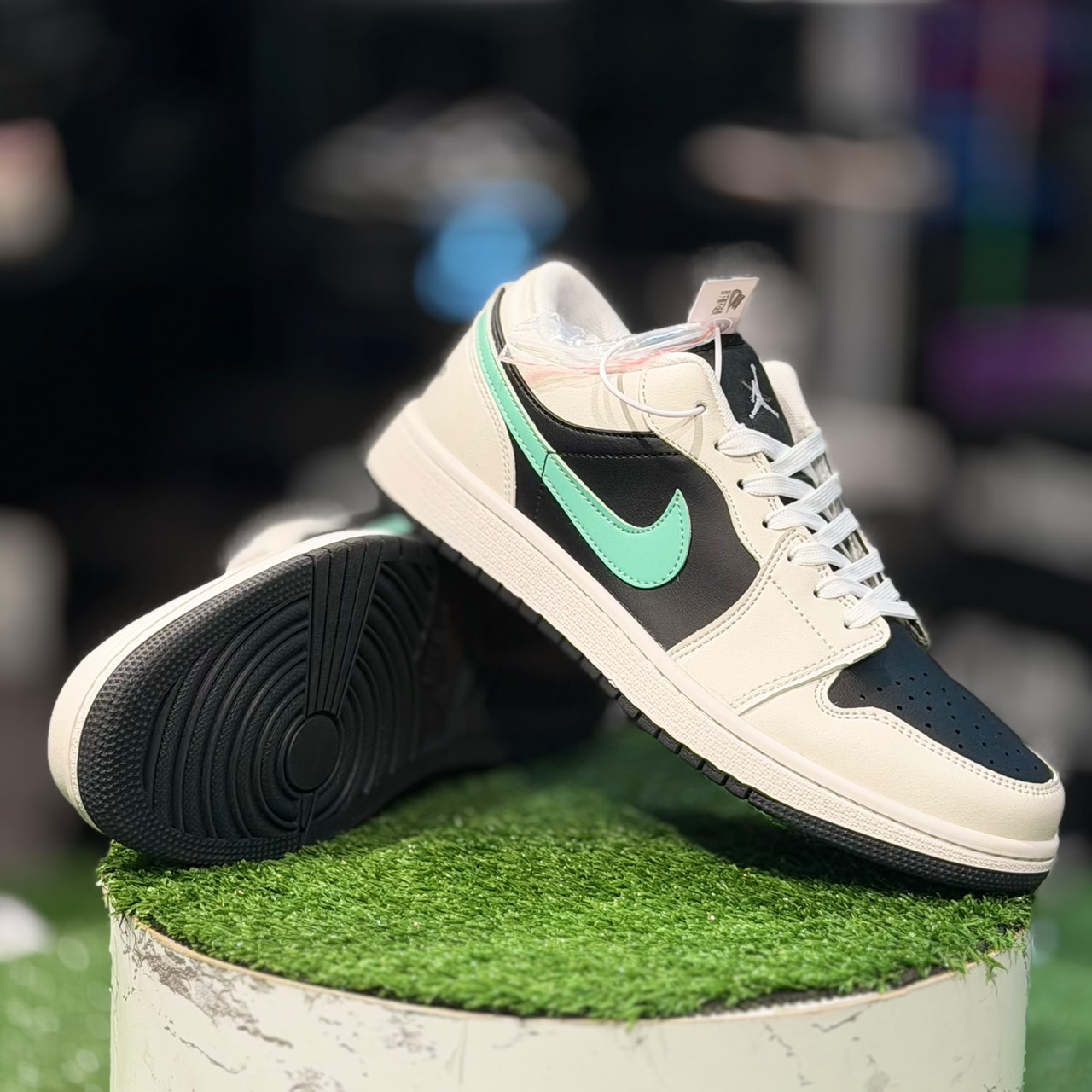 Jordan 1 Low Jade Smoke 