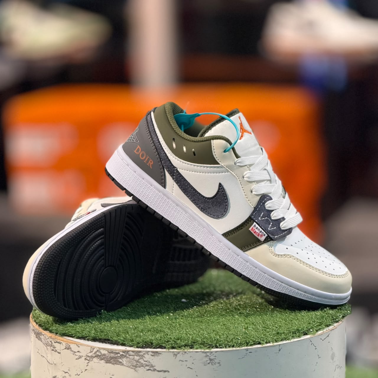 Jordan 1 Low SE Craft Light Olive