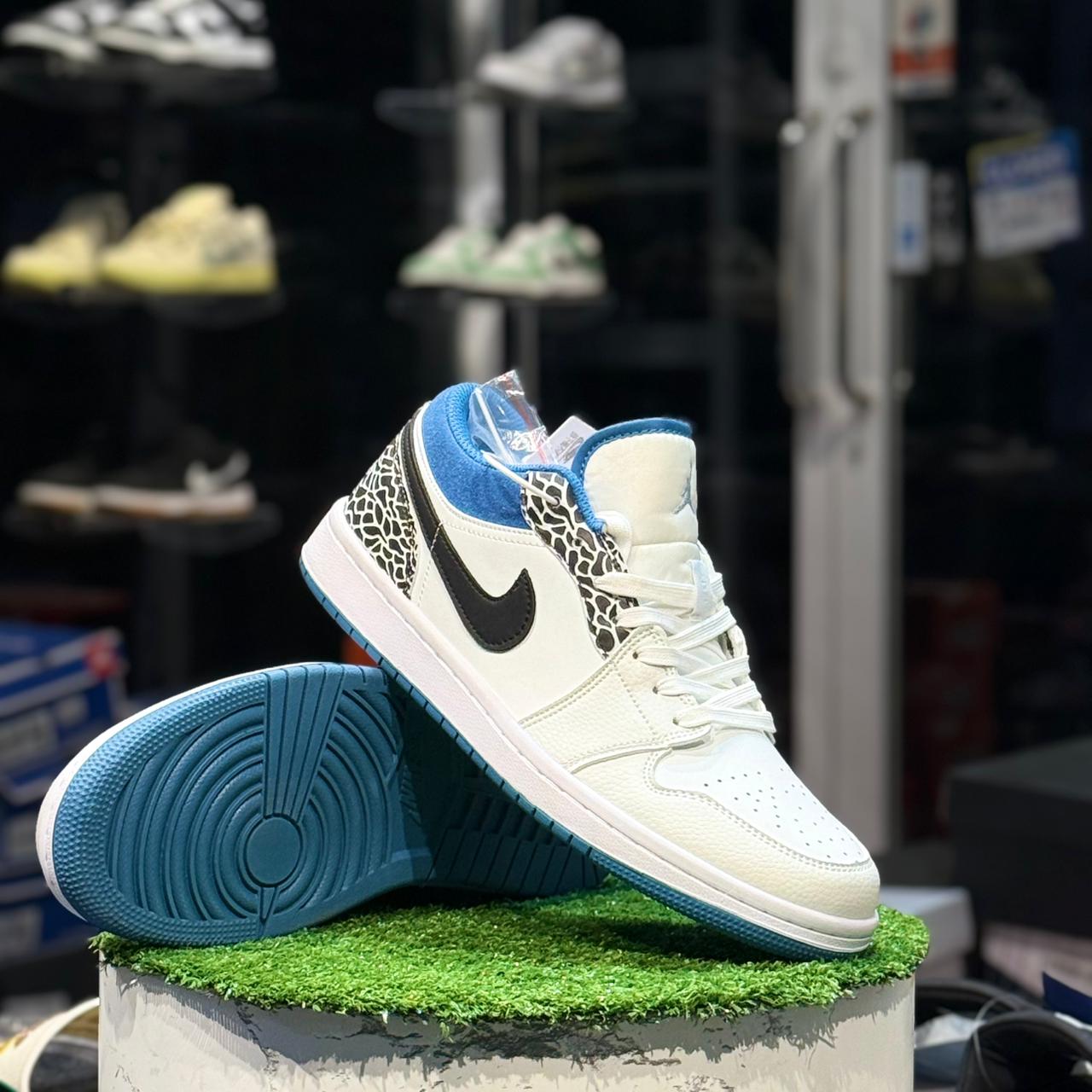 Jordan 1 Low SE True Blue