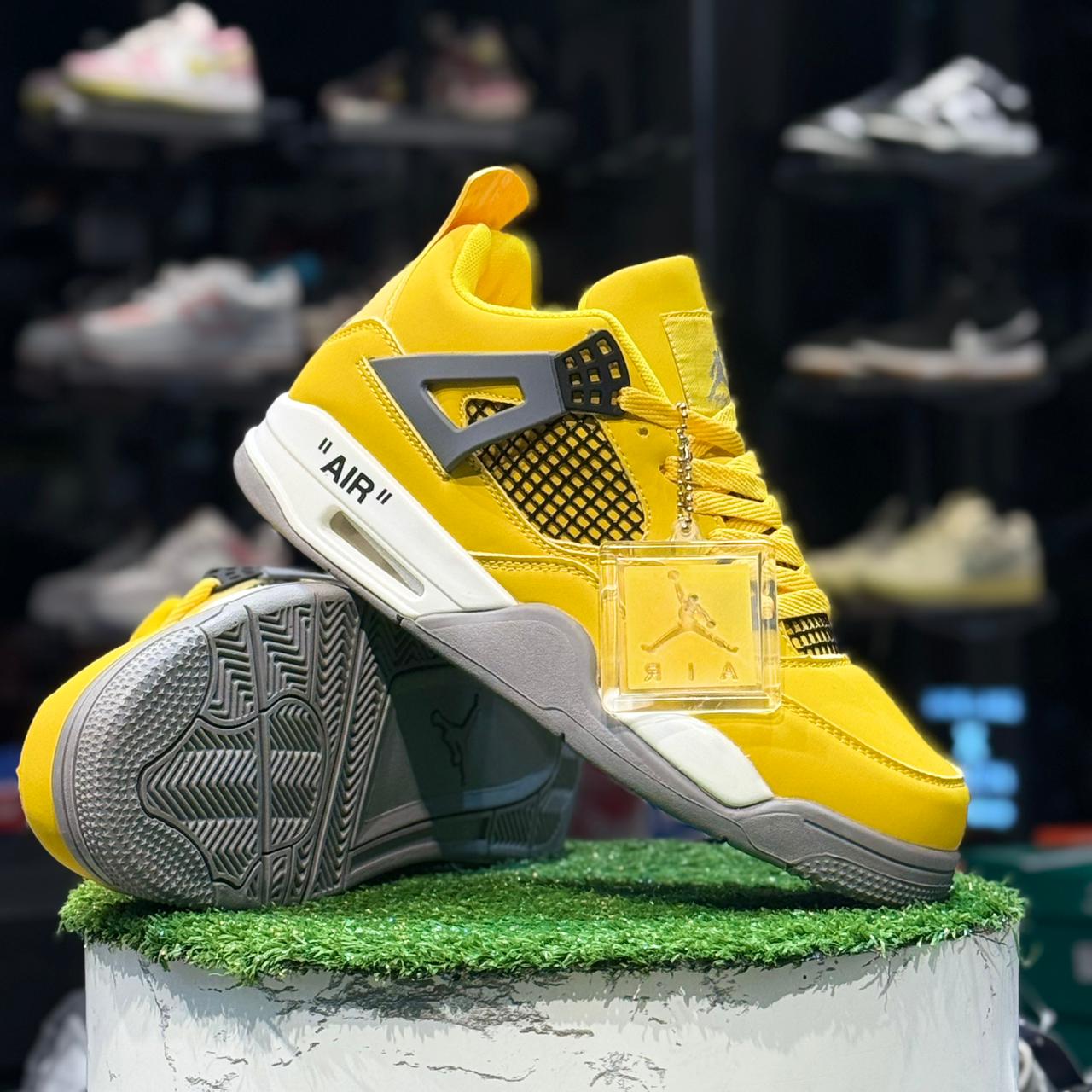 Jordan 4 Retro Lightning(2021) 