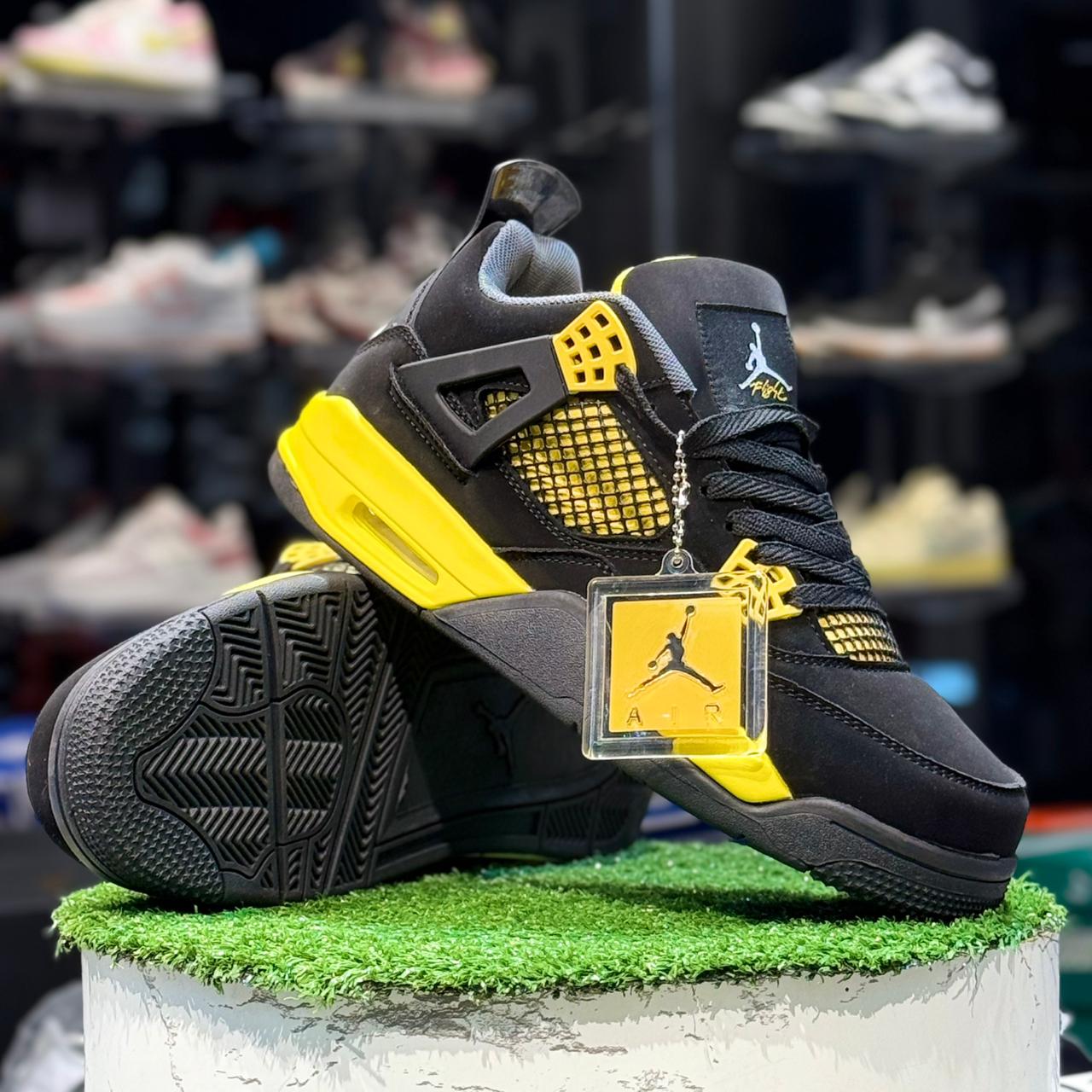 Jordan 4 Retro Thunder