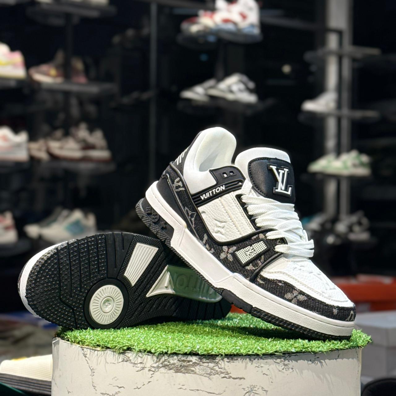 LV trainer Black N White