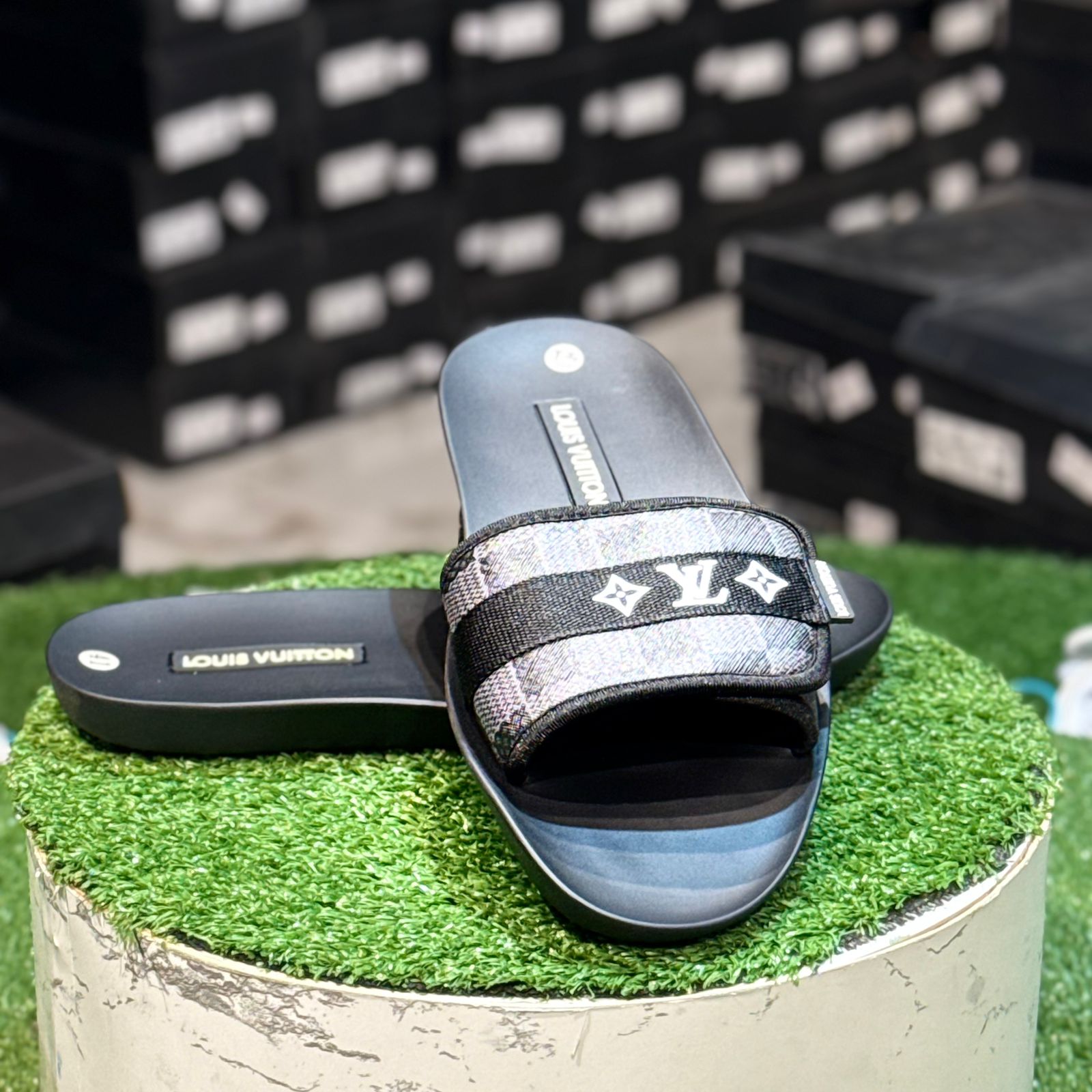 Louis Vuitton Honolulu Slide Black