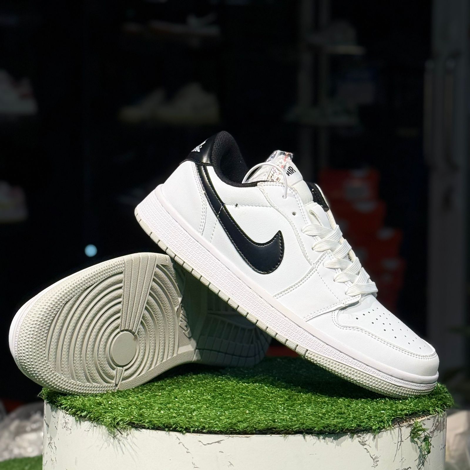 Nike Air Jordan 1 Low Metallic Black