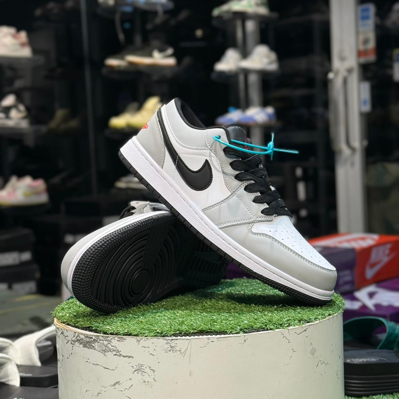 Nike Air Jordan 1 Low Smoke Grey