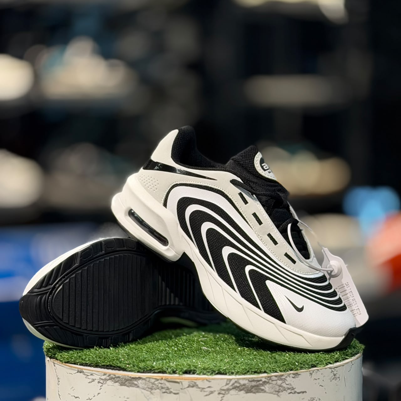Nike Air Max Fire Striking Black N White 
