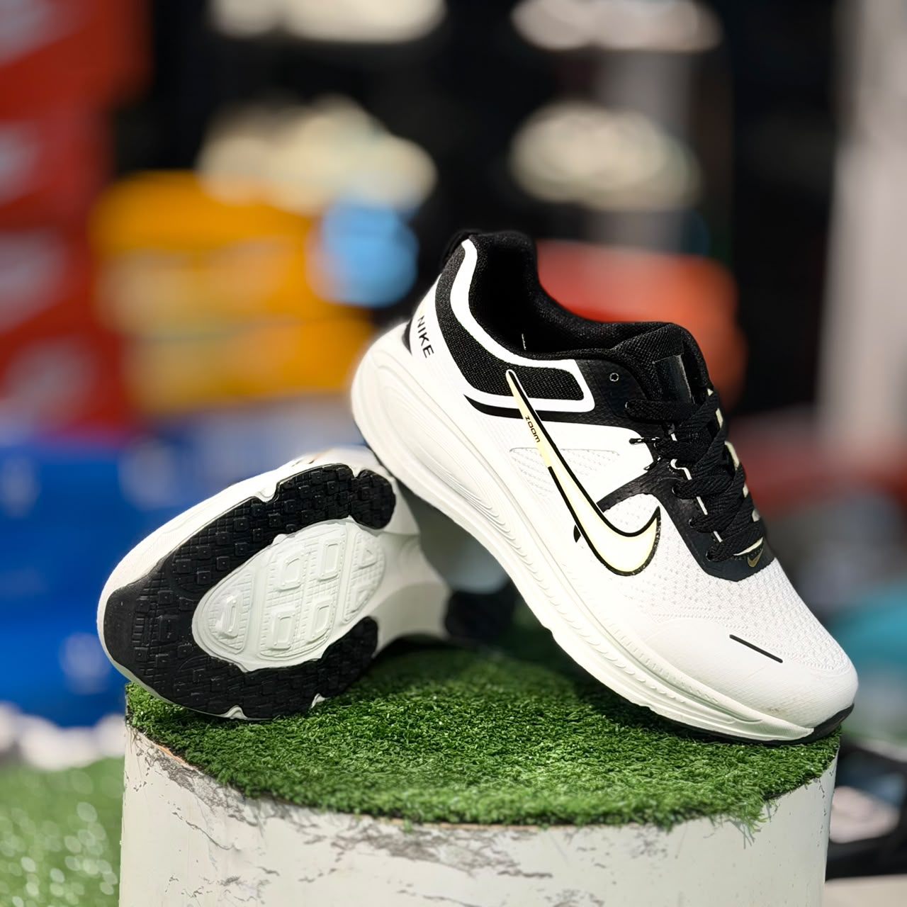 Nike Air Zoom running White N Black