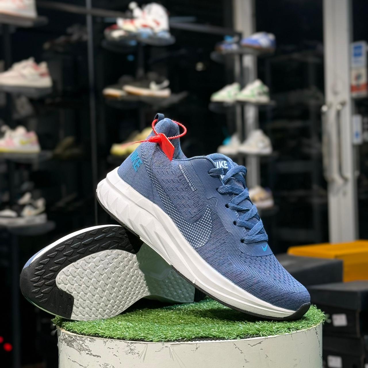 Nike Invincible 3 Light Blue