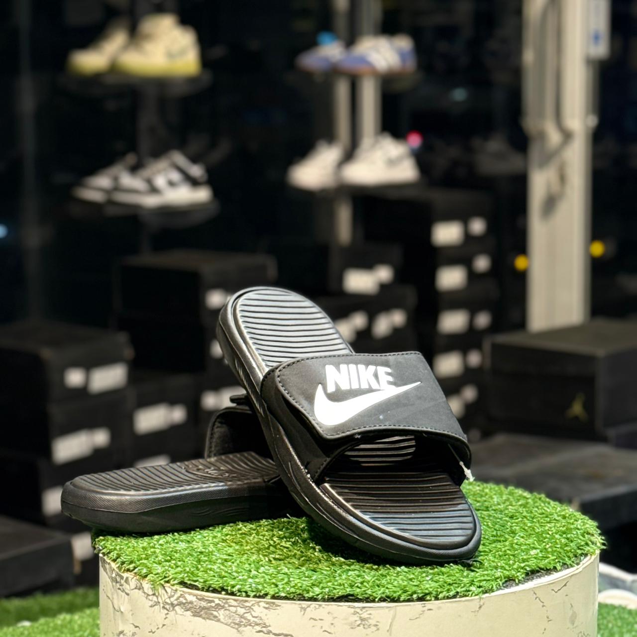 Nike Kawa Adjust slide Black N White 