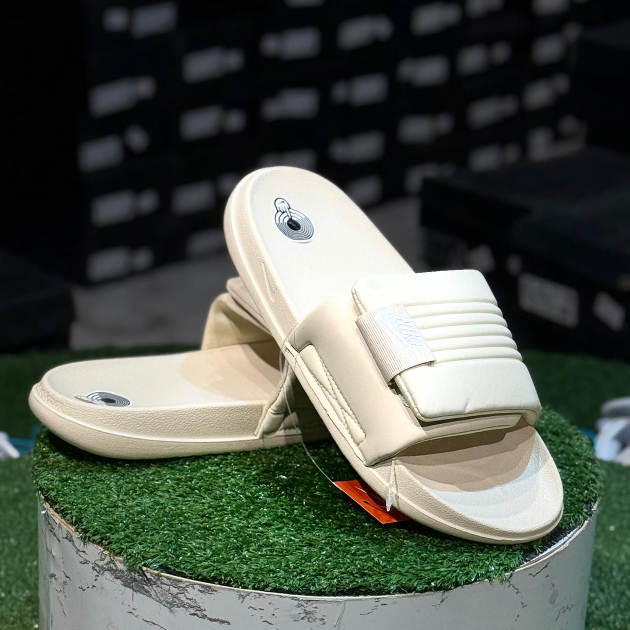 Nike Offcourt Adjust slide Beige