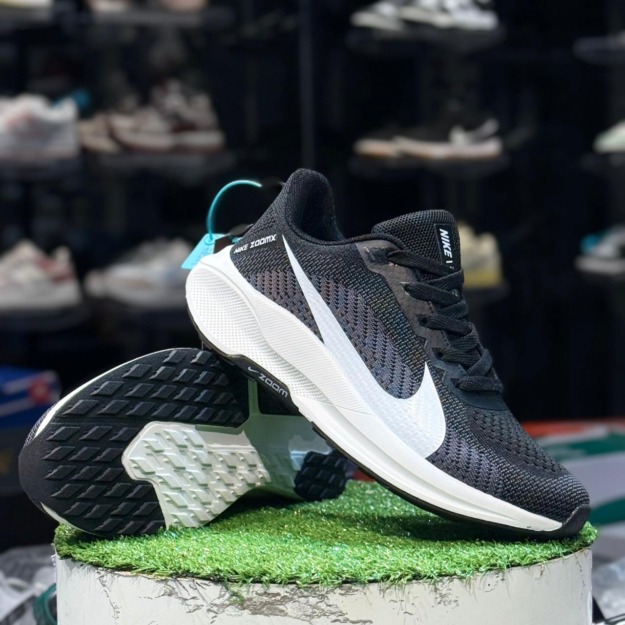 Nike Pegasus Plus  black and white