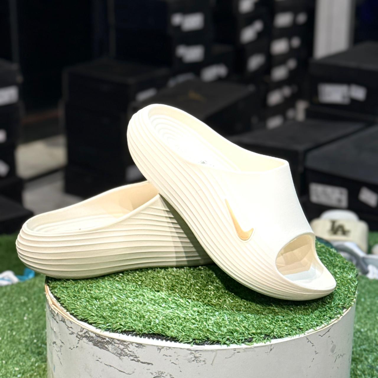Nike ReactX Rejuven8 Slides Light Beige