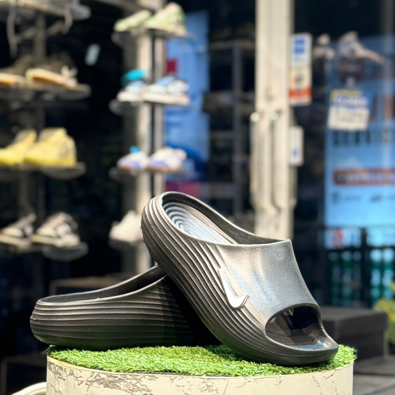 Nike ReactX Rejuven8 Slides Black