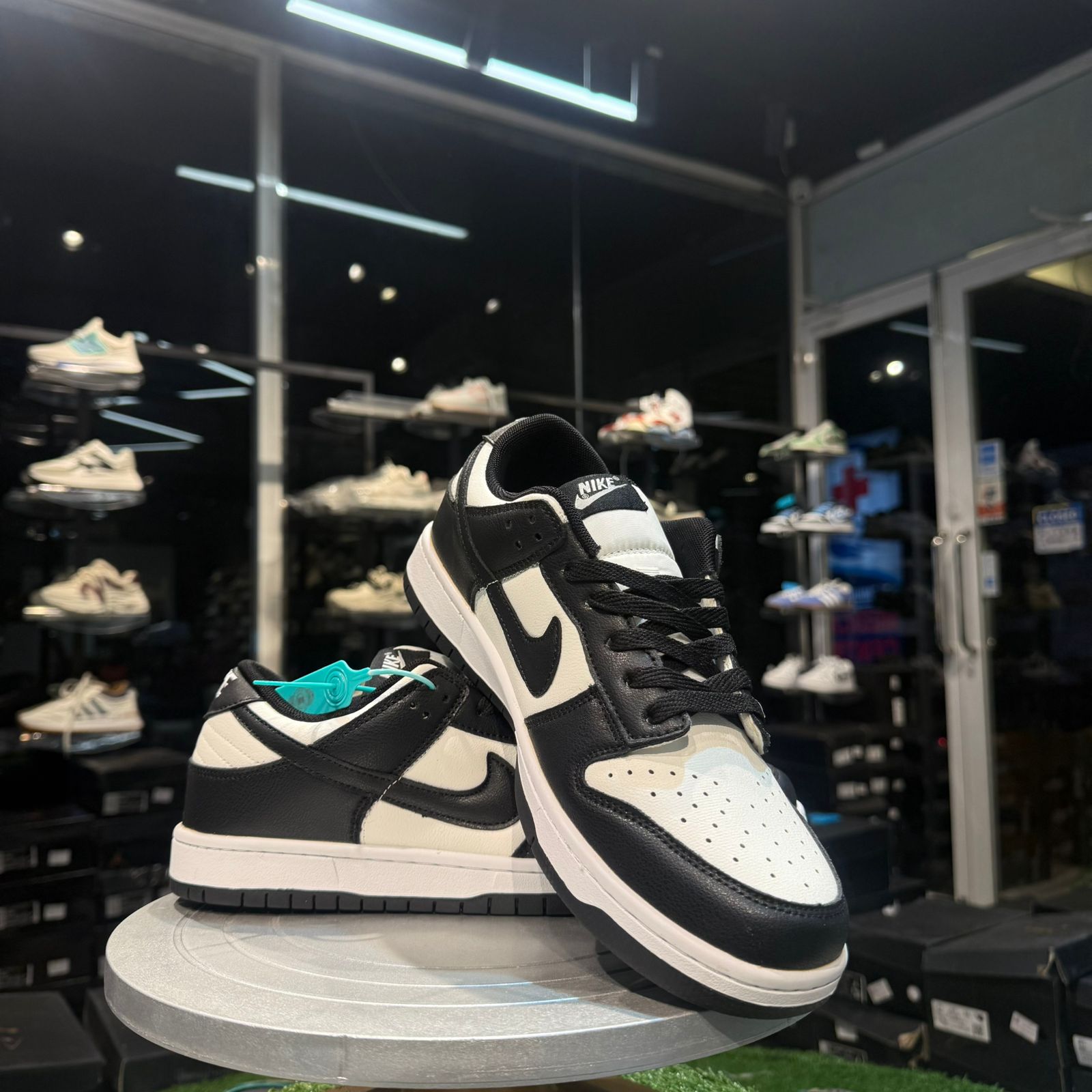 Nike SB Dunk Low Panda