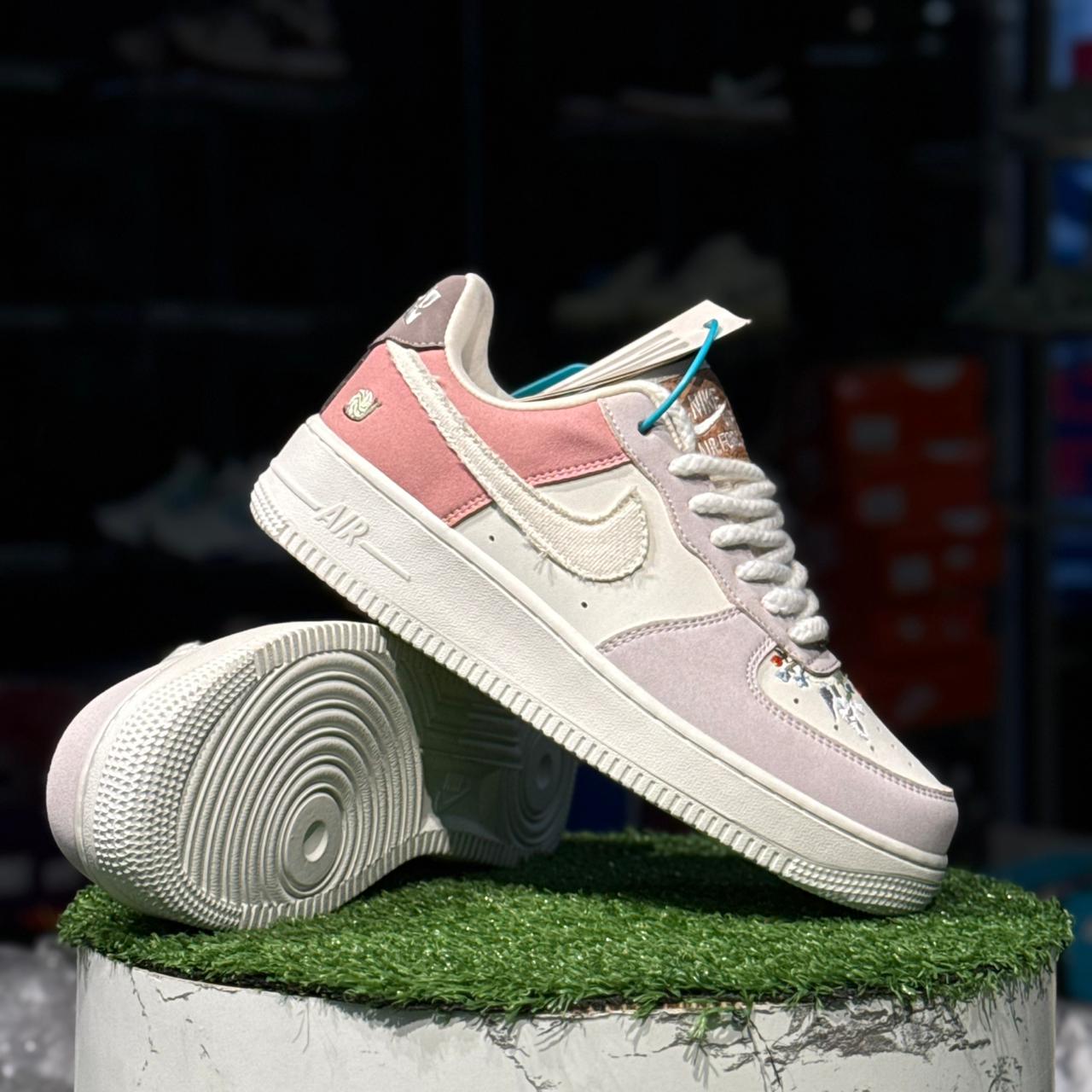 Nike Women's Air Force 1 '07 LX Mushroom