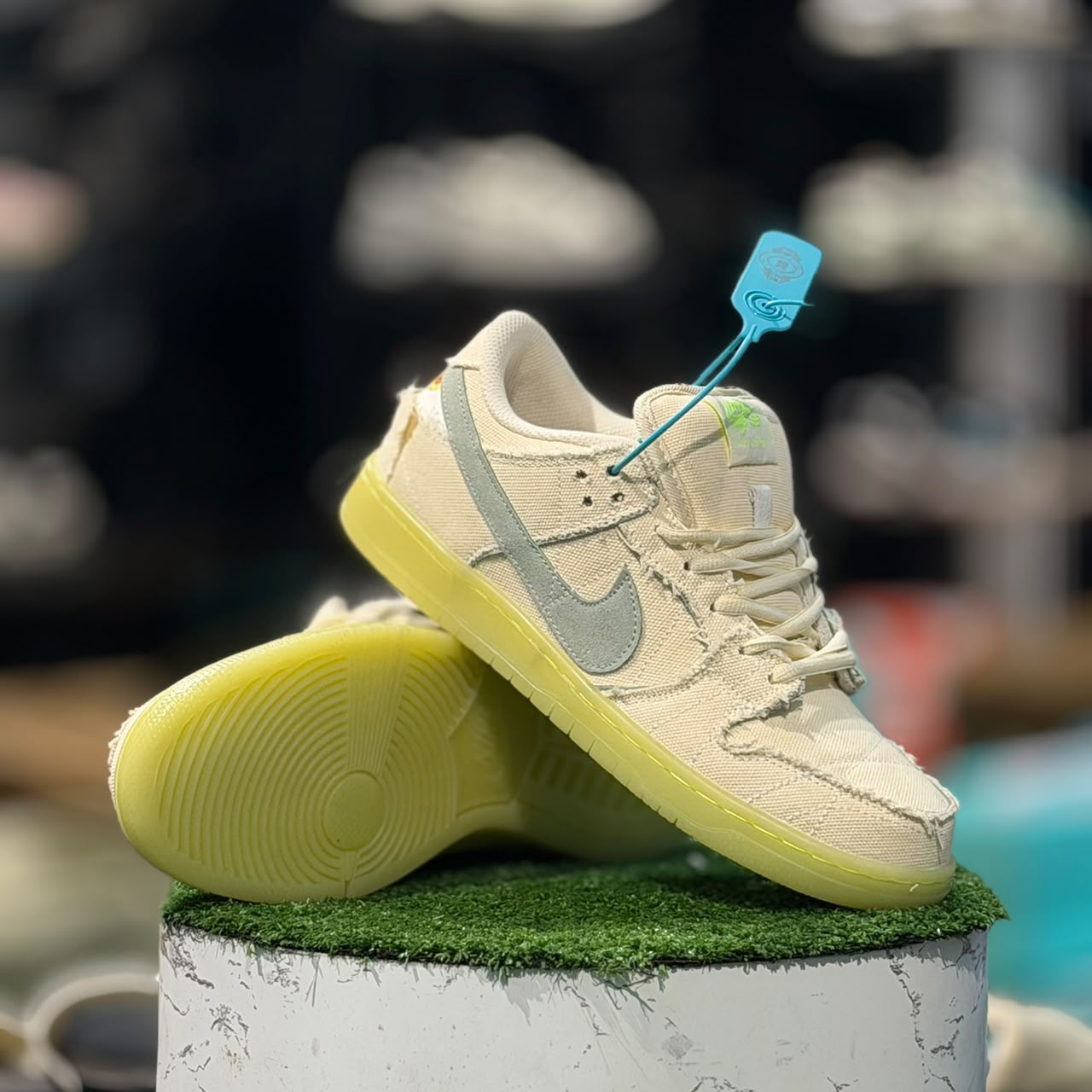 SB Dunk Low Mommy