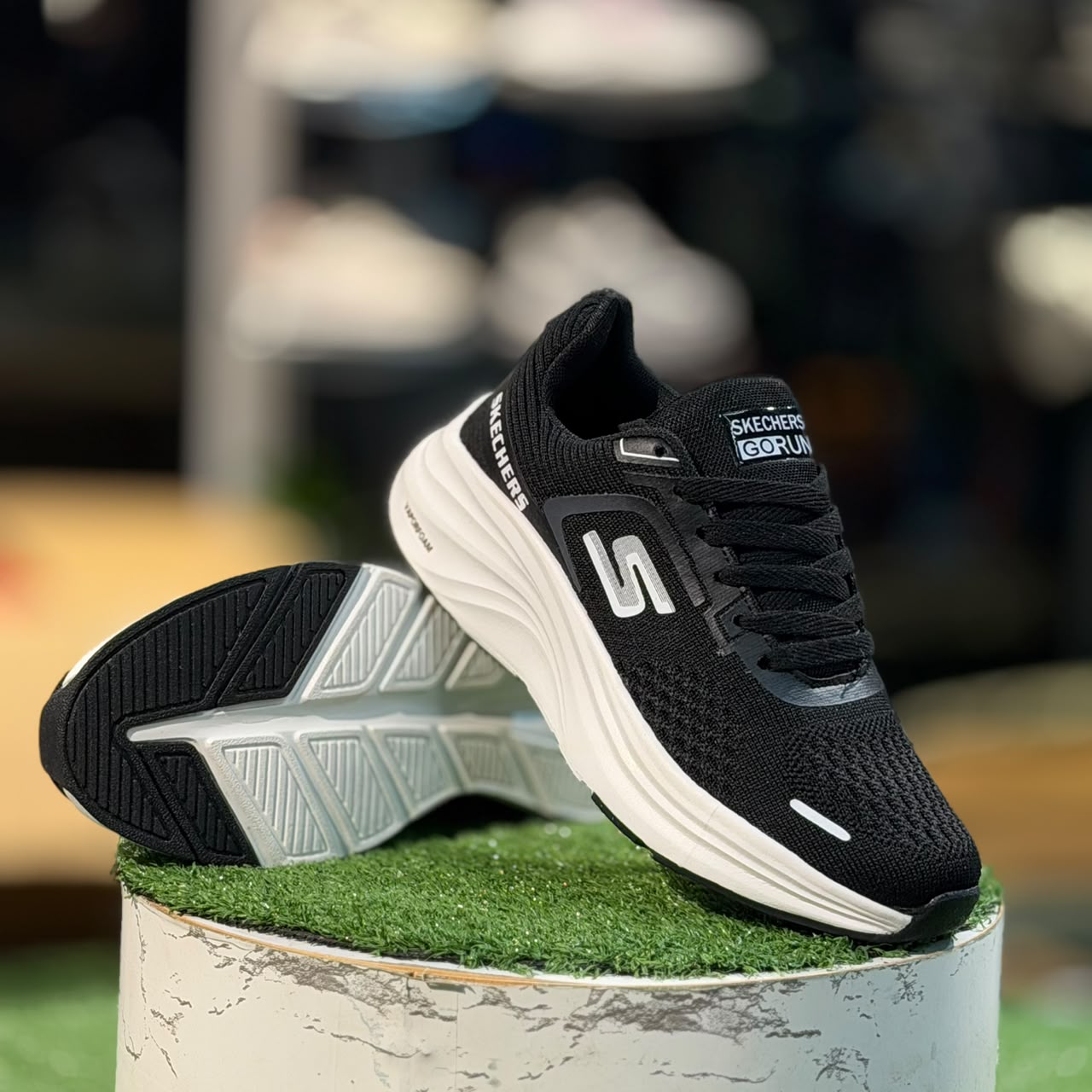 Skechers Max Cushion Black N White Running