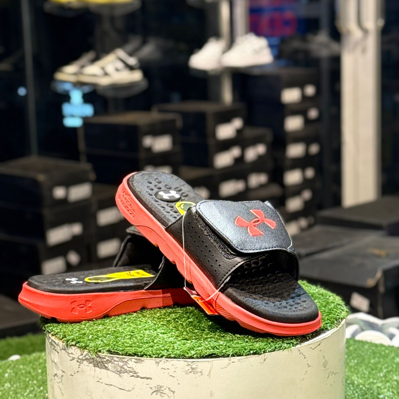 Under Armour Ignite Pro Slide Black N Red