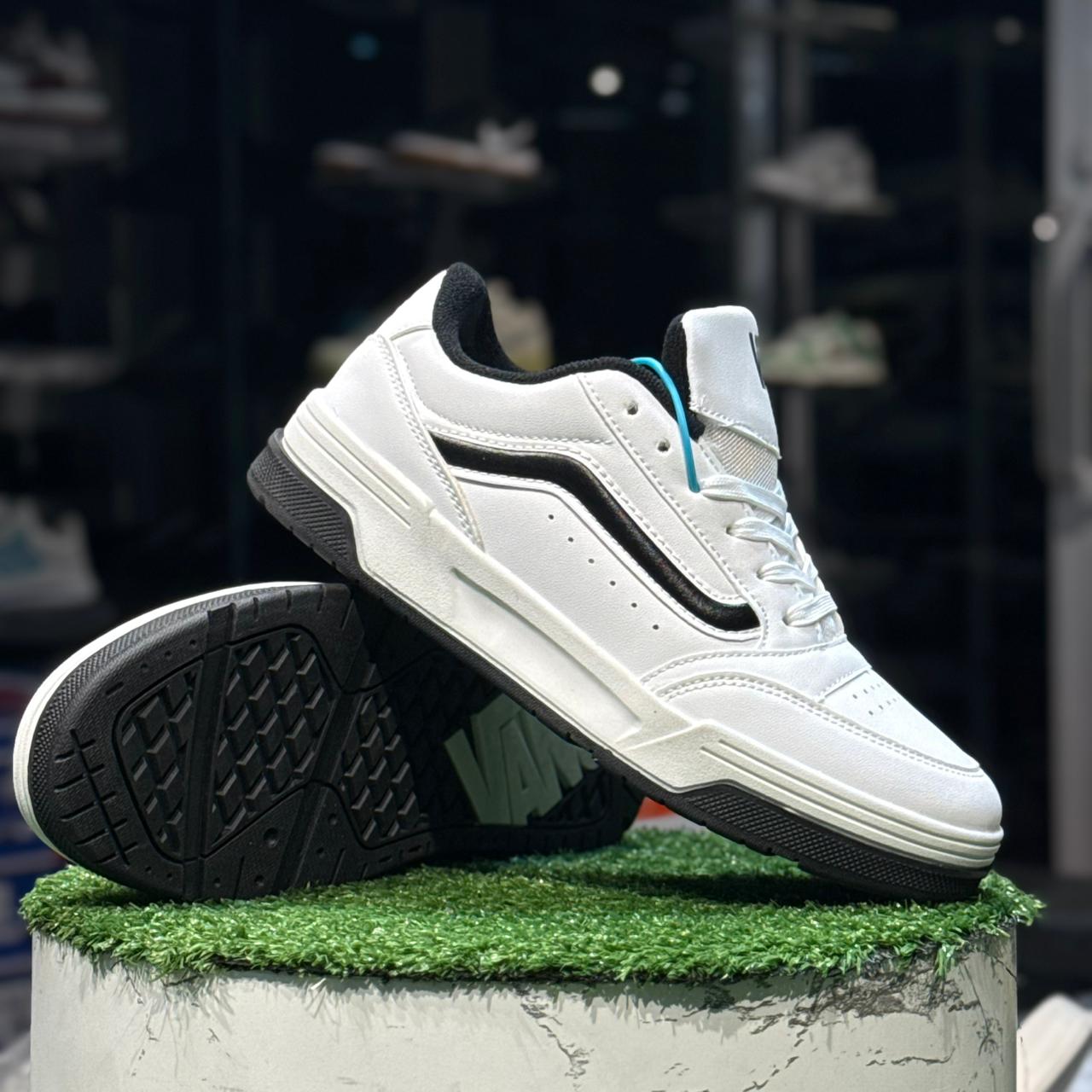 Vans Hylane White Black Line