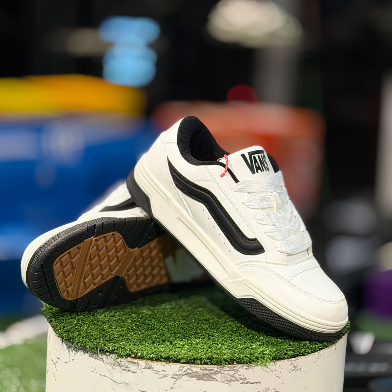 Vans Hylane White Black Line