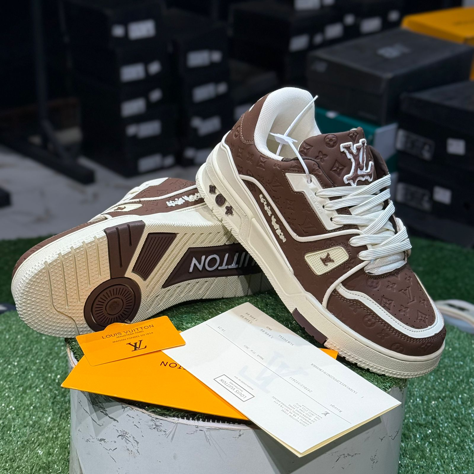  Louis Vuitton Mocha White