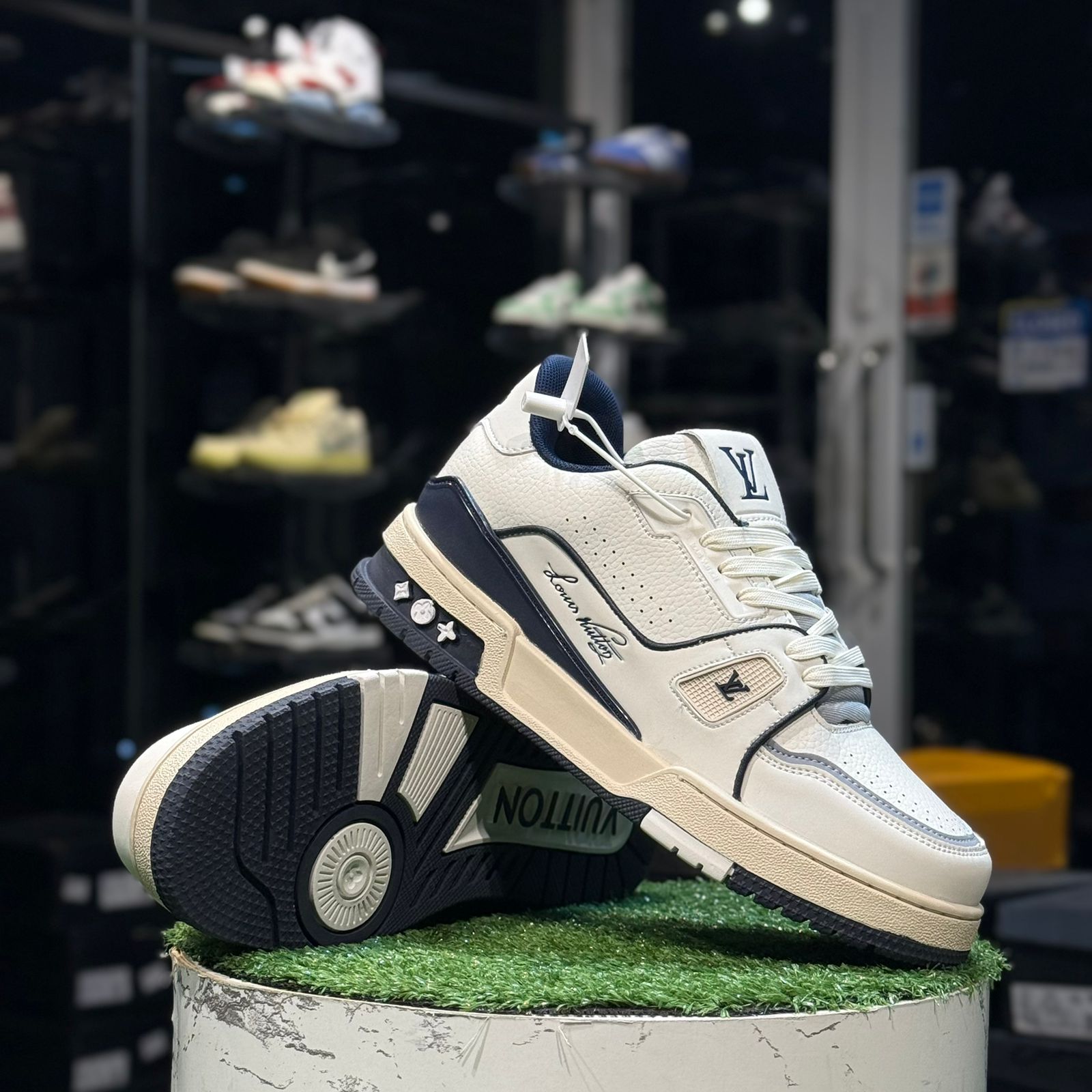  Louis Vuitton Trainer White Marine 