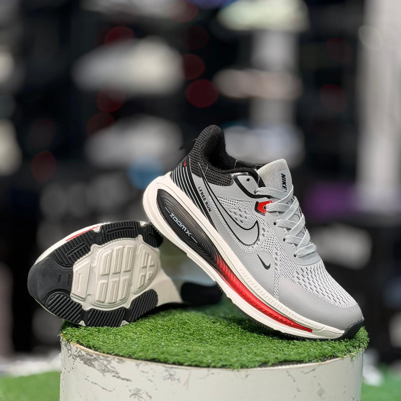  Nike Vomero 18 Gray & Black