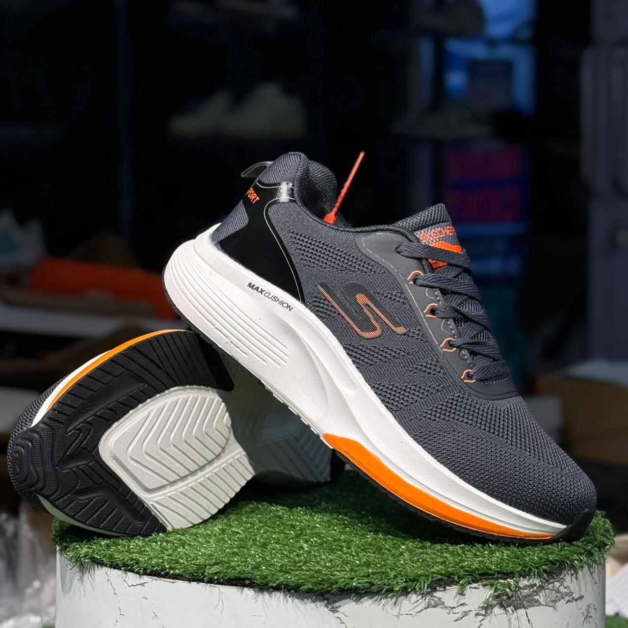  Skechers GO RUN Elevate 2.0